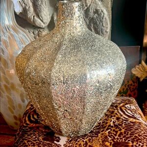 Vase gold cracked glass